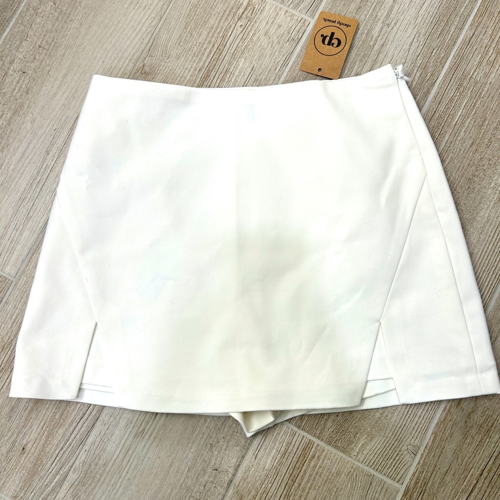 New with tags! Trendy white mini skirt by brand Endless Rose. Size Small